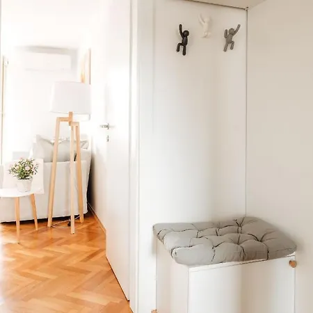 White - Free Parking * ليوبليانا