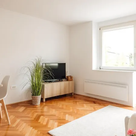 White - Free Parking ليوبليانا