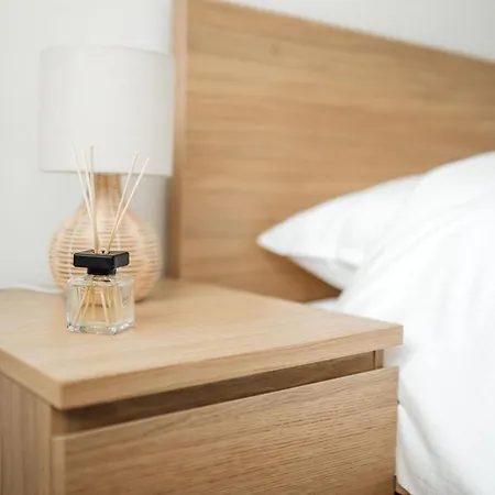 White - Free Parking شقة *