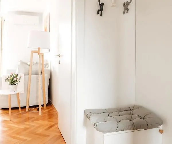 White - Free Parking * 류블랴나