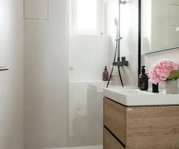 White - Free Parking 아파트 *