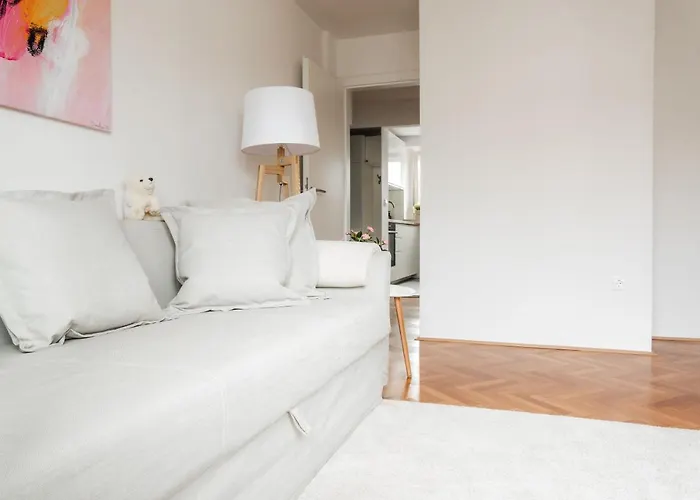 White - Free Parking * 류블랴나